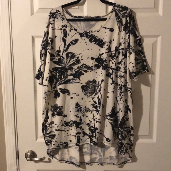 LuLaRoe Tops - 🎉 3/$20 2xl Lularoe Irma